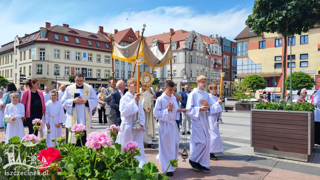 BOŻE CIAŁO. Ulicami miasta przeszły procesje ZDJĘCIA