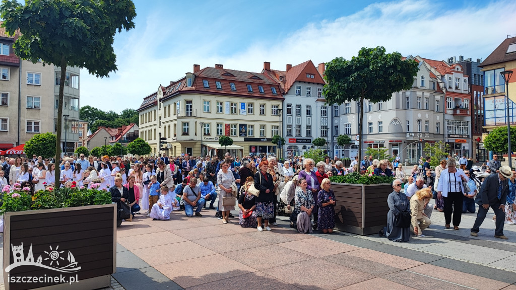 BOŻE CIAŁO. Ulicami miasta przeszły procesje ZDJĘCIA