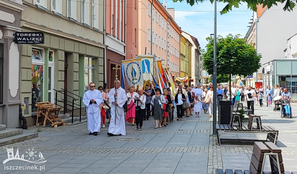 BOŻE CIAŁO. Ulicami miasta przeszły procesje ZDJĘCIA