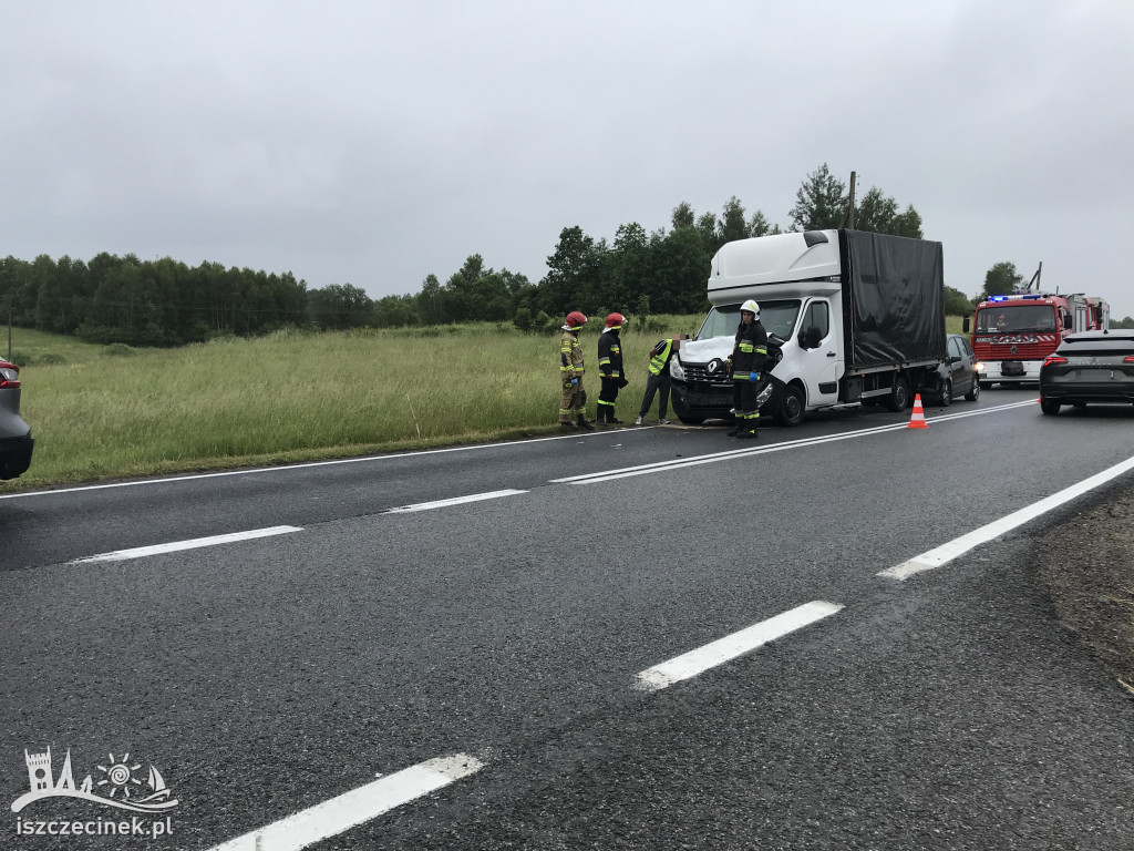Zderzenie trzech samochodów na DK11. Jedna osoba w szpitalu