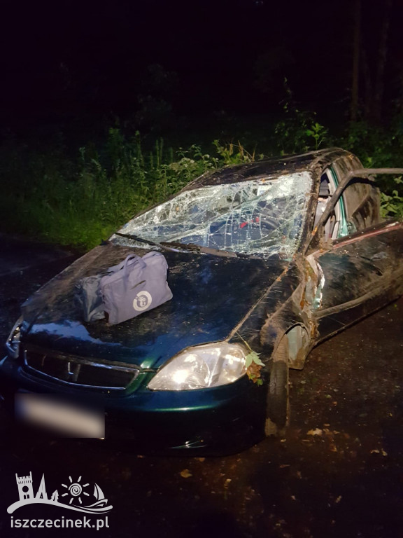 Dachowała honda. Za kierownicą 91-latek