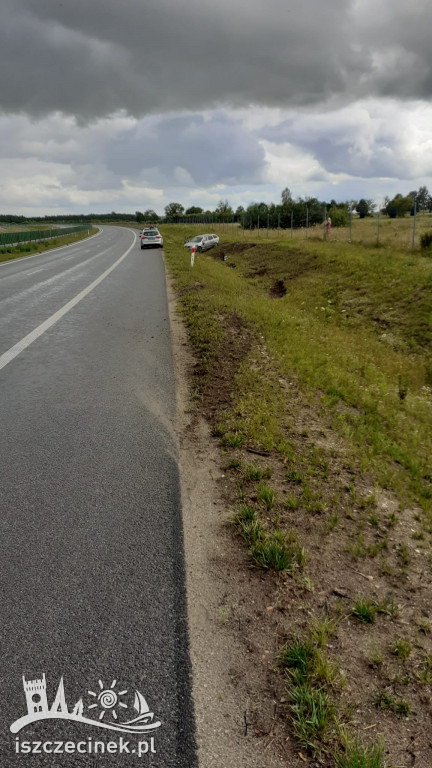 Kolizyjne popołudnie. Dachowanie na obwodnicy Szczecinka i stłuczka na Strefowej