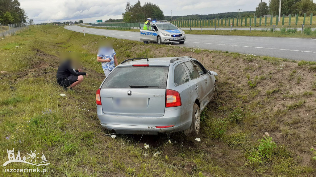 Kolizyjne popołudnie. Dachowanie na obwodnicy Szczecinka i stłuczka na Strefowej