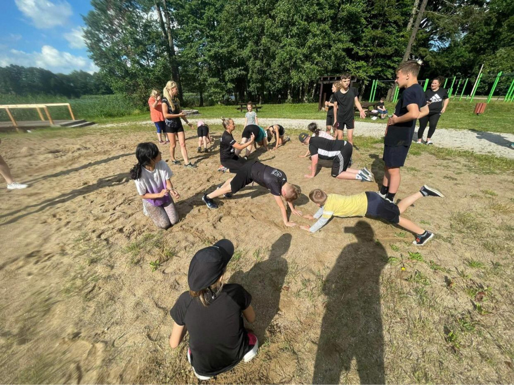 Niesłysząca młodzież i sportowe wyzwanie nad Trzesieckiem.