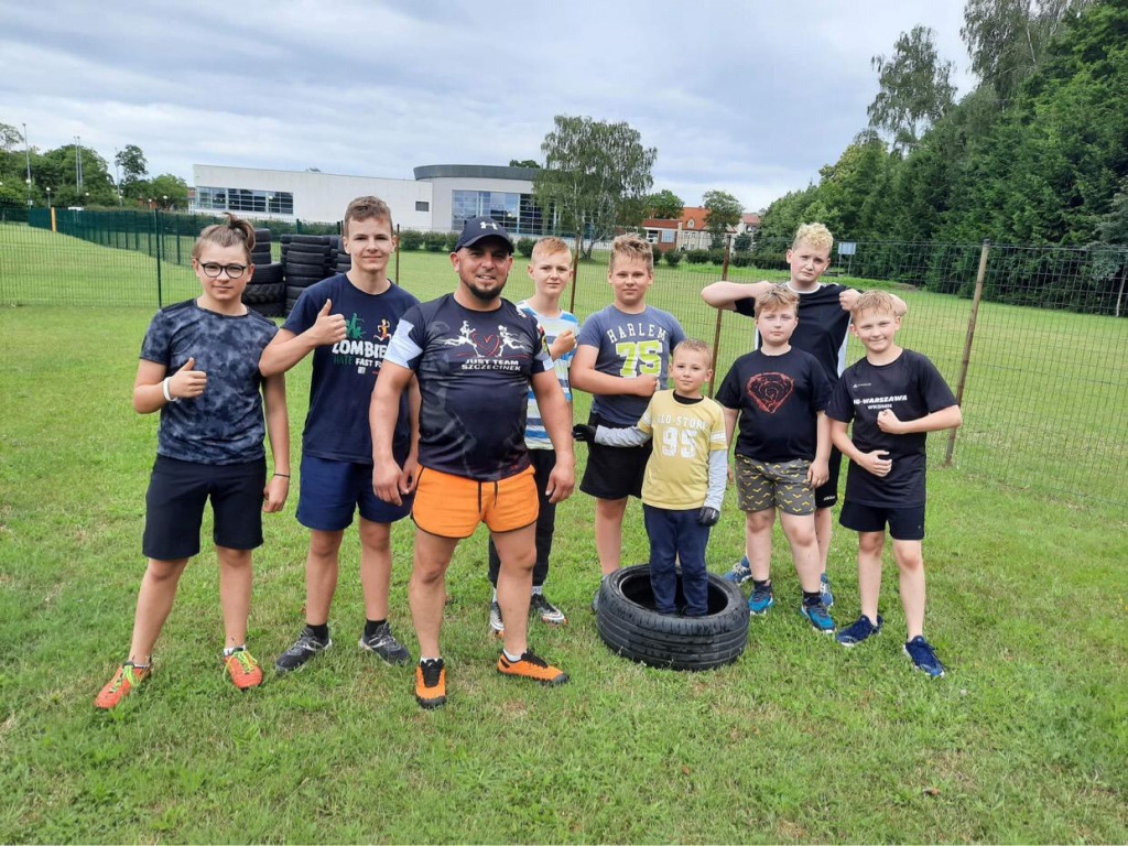 Niesłysząca młodzież i sportowe wyzwanie nad Trzesieckiem.