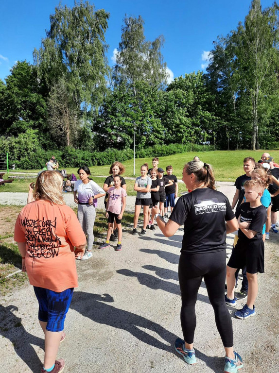 Niesłysząca młodzież i sportowe wyzwanie nad Trzesieckiem.