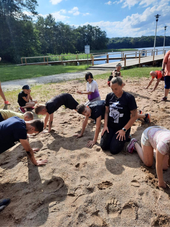 Niesłysząca młodzież i sportowe wyzwanie nad Trzesieckiem.
