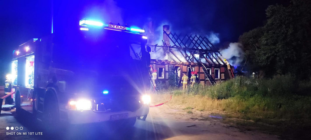 Potężny pożar domu w gm. barwice. Ogień strawił wszystko