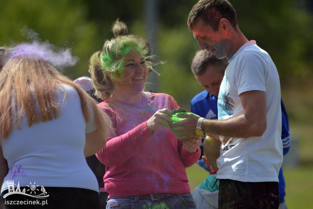 Kolorowy zawrót głowy! Festiwal kolorów Holi dotarł nad Trzesiecko