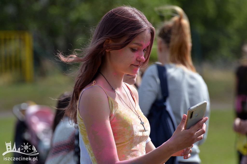Kolorowy zawrót głowy! Festiwal kolorów Holi dotarł nad Trzesiecko