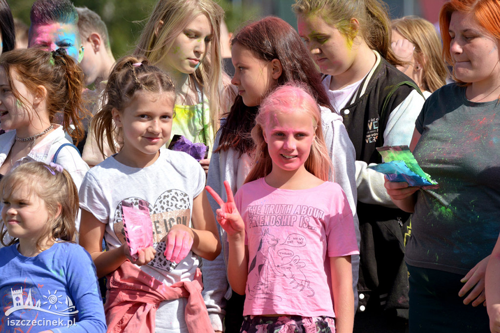 Kolorowy zawrót głowy! Festiwal kolorów Holi dotarł nad Trzesiecko