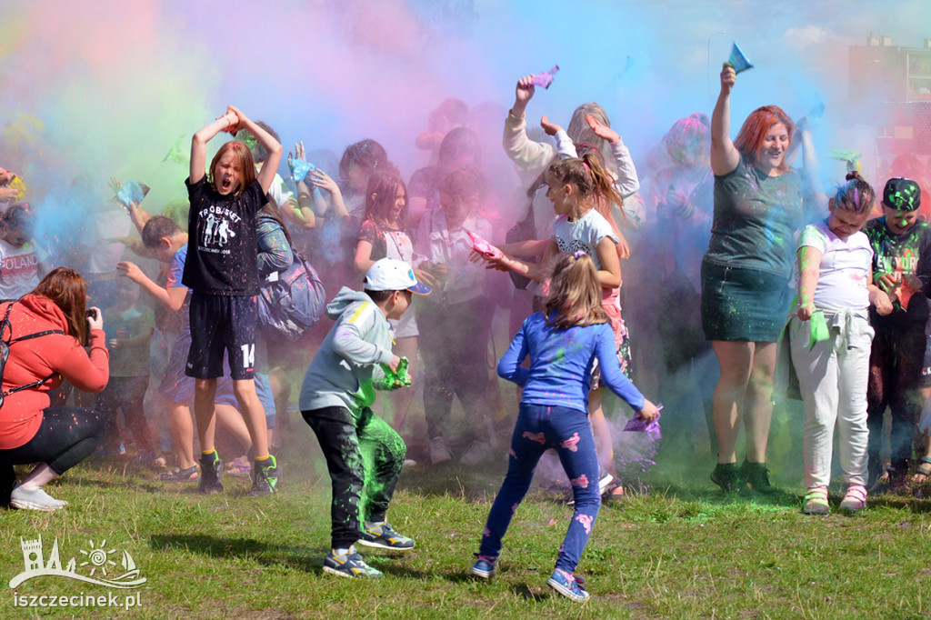 Kolorowy zawrót głowy! Festiwal kolorów Holi dotarł nad Trzesiecko