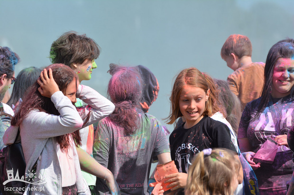 Kolorowy zawrót głowy! Festiwal kolorów Holi dotarł nad Trzesiecko