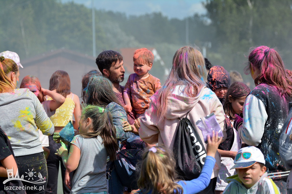 Kolorowy zawrót głowy! Festiwal kolorów Holi dotarł nad Trzesiecko