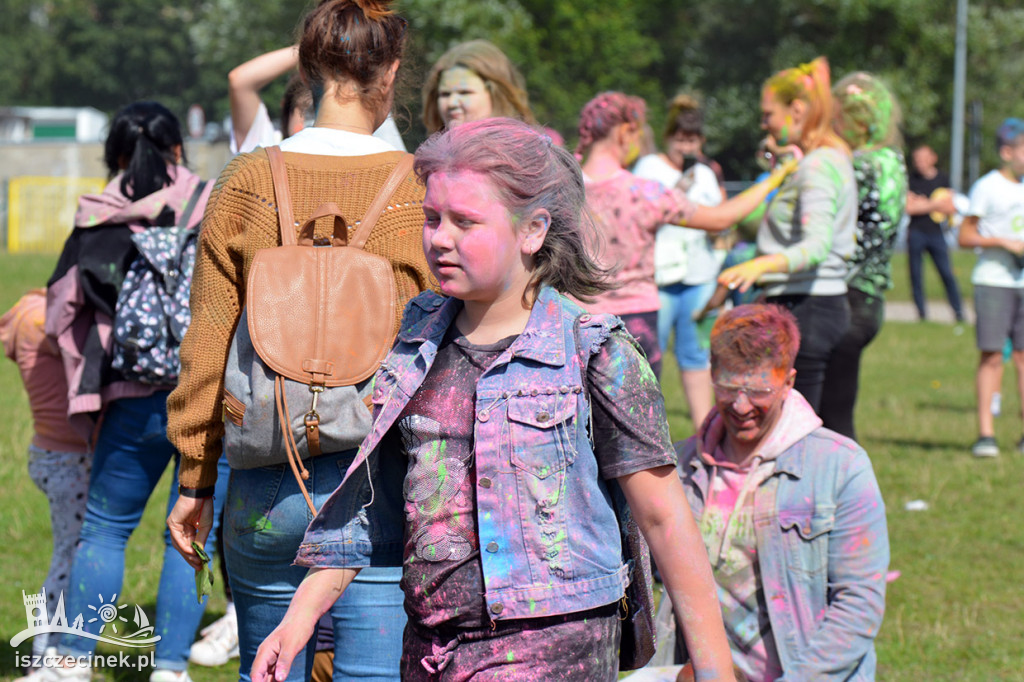 Kolorowy zawrót głowy! Festiwal kolorów Holi dotarł nad Trzesiecko