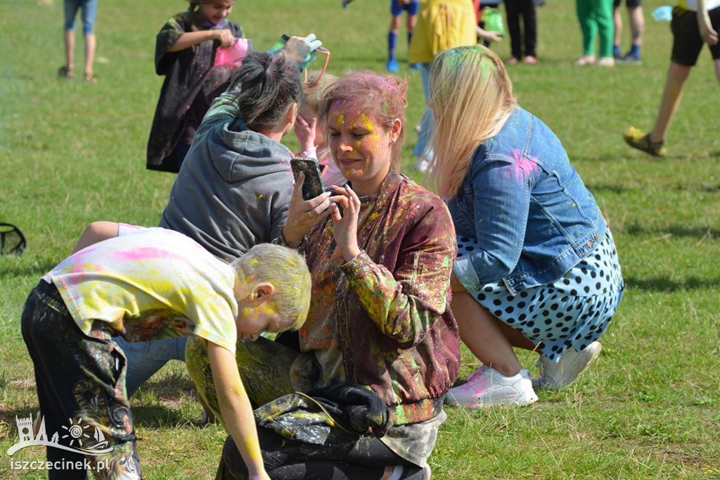 Kolorowy zawrót głowy! Festiwal kolorów Holi dotarł nad Trzesiecko