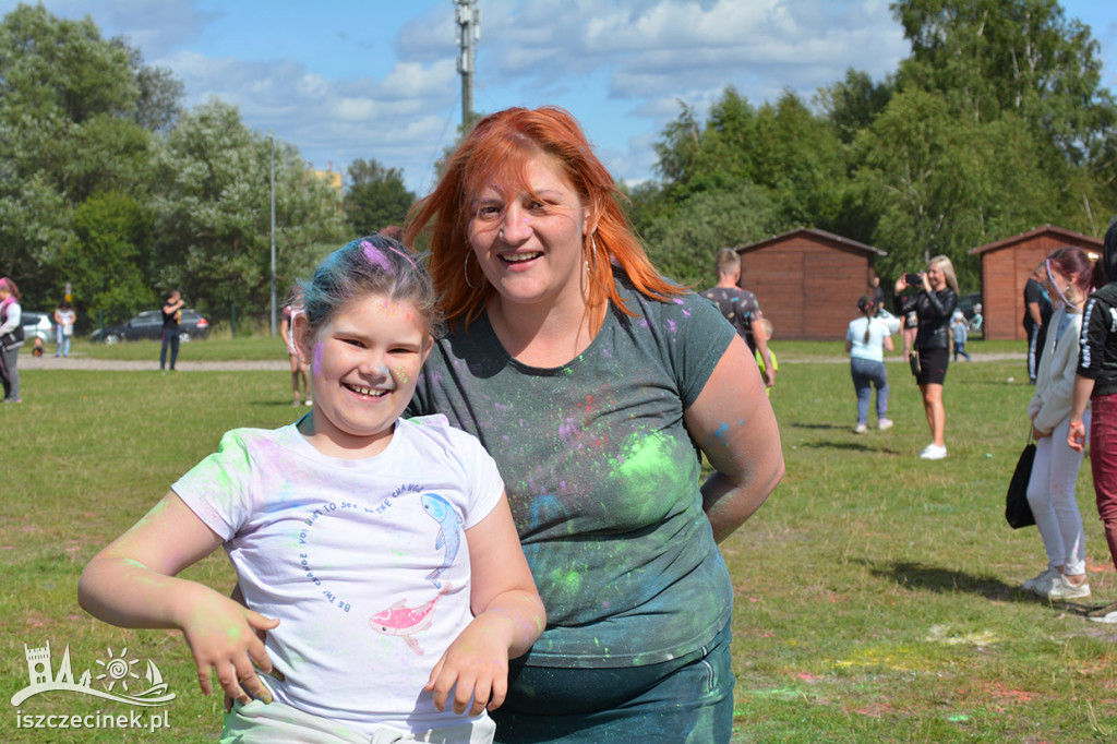 Kolorowy zawrót głowy! Festiwal kolorów Holi dotarł nad Trzesiecko