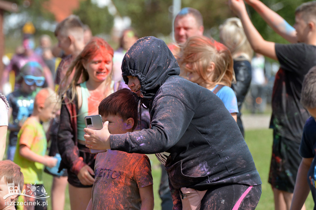 Kolorowy zawrót głowy! Festiwal kolorów Holi dotarł nad Trzesiecko