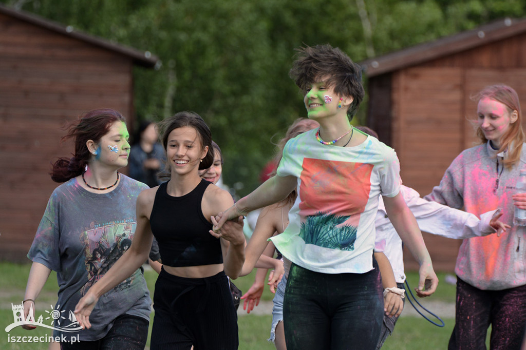 Kolorowy zawrót głowy! Festiwal kolorów Holi dotarł nad Trzesiecko