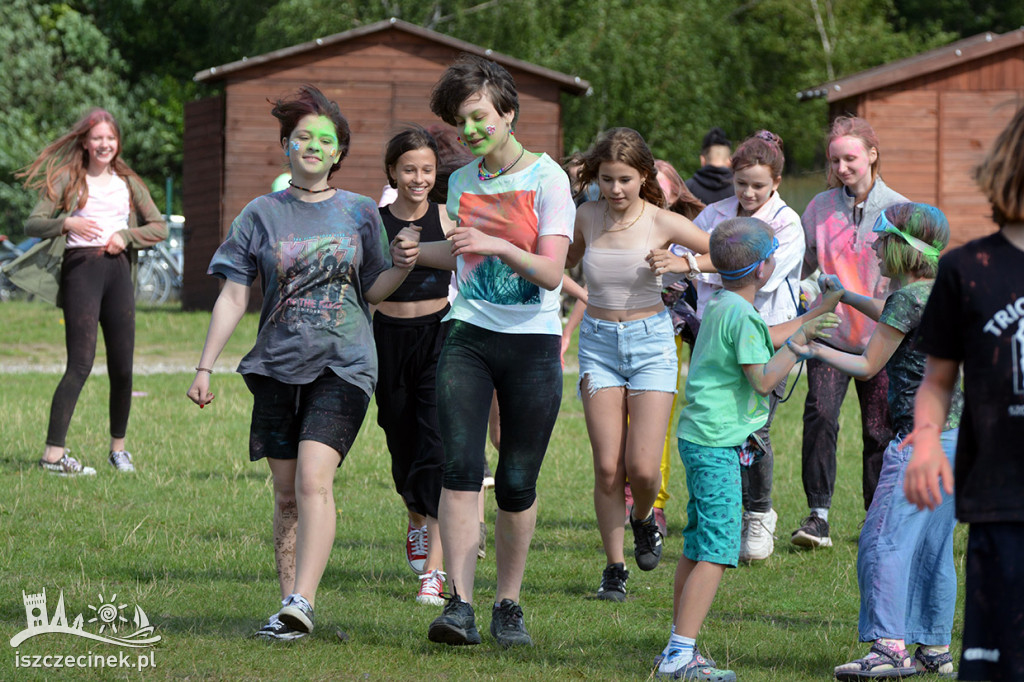 Kolorowy zawrót głowy! Festiwal kolorów Holi dotarł nad Trzesiecko