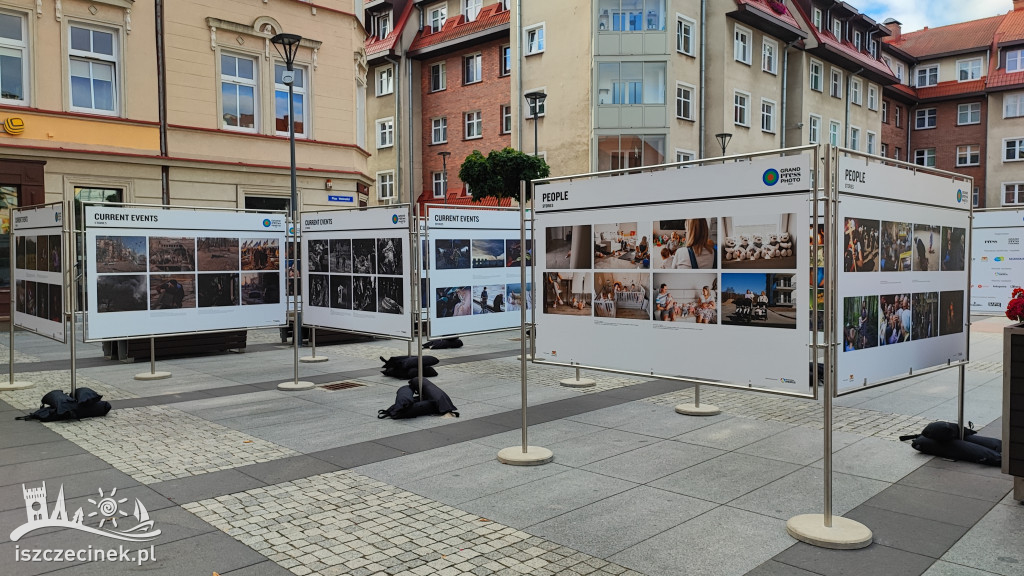 Przed ratuszem stanęła wystawa Grand Press Photo 2022