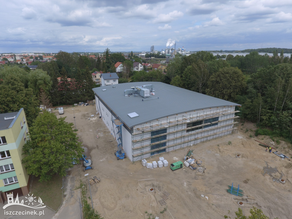 Budowa hali sportowej przy 