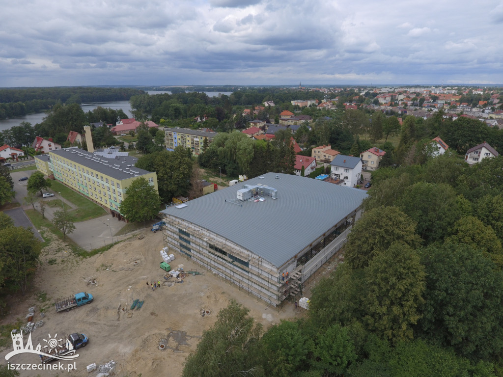 Budowa hali sportowej przy 
