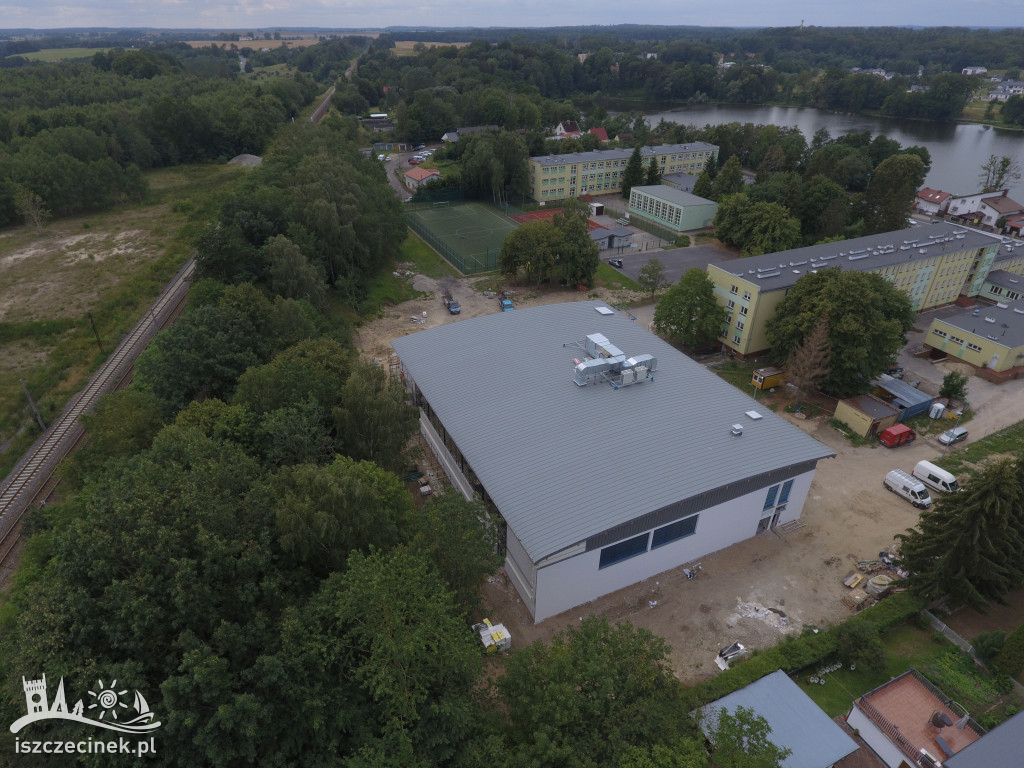 Budowa hali sportowej przy 