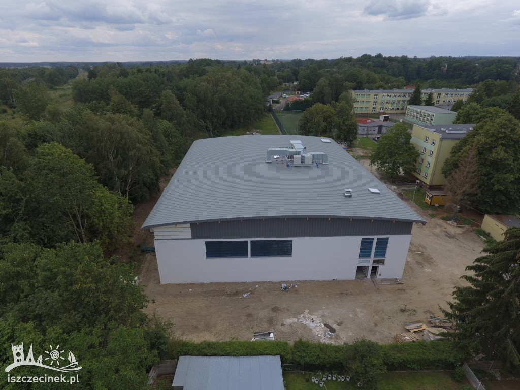 Budowa hali sportowej przy 