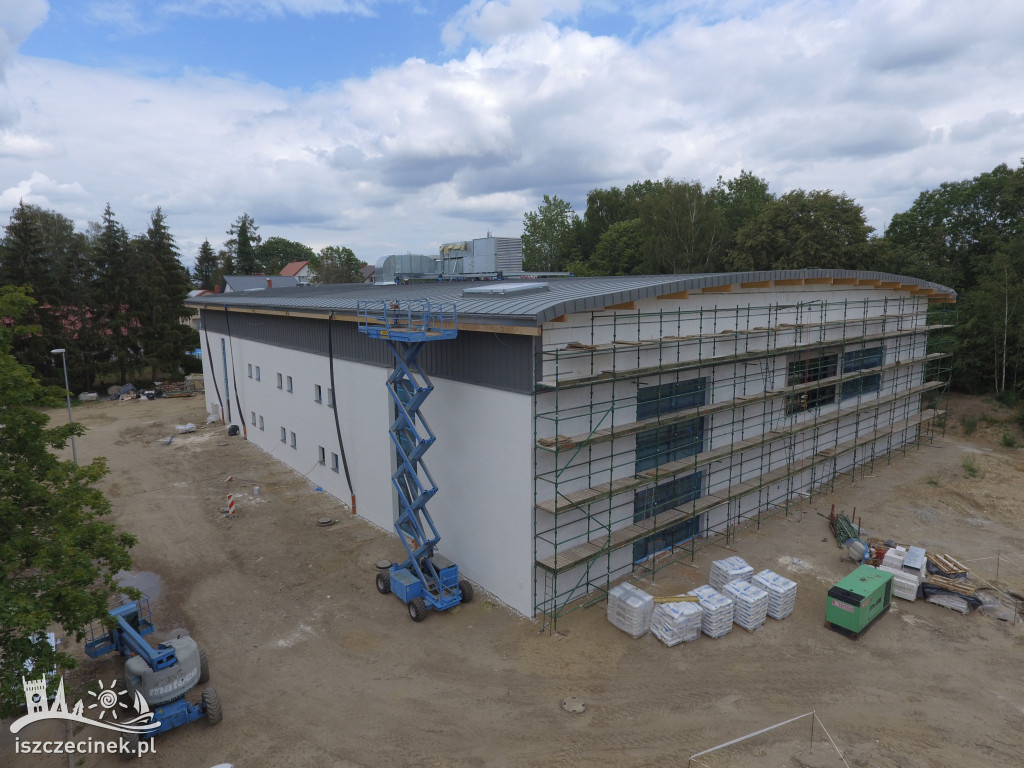 Budowa hali sportowej przy 