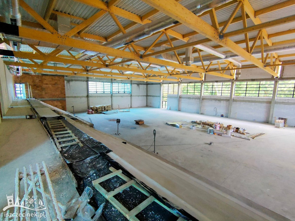 Budowa hali sportowej przy 