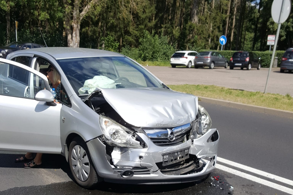 Seria kolizji pod Szczecinkiem. Przyczyna taka sama [ZDJĘCIA]