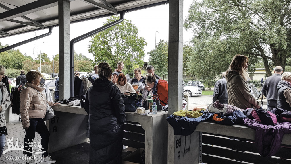 Tłumy na rynku. Pchli targ okazał się strzałem w dziesiątkę