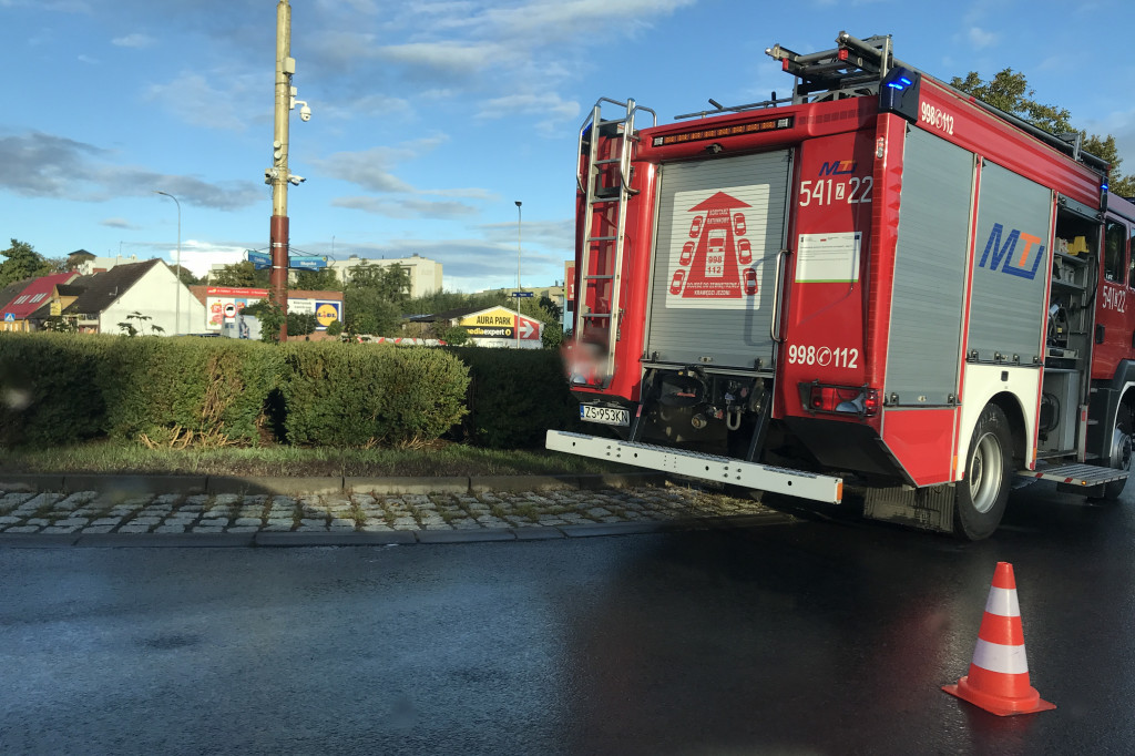 Uwaga! Ślizgawka na ulicach! Rozlana ropa.