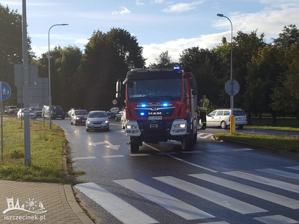 Uwaga! Ślizgawka na ulicach! Rozlana ropa.