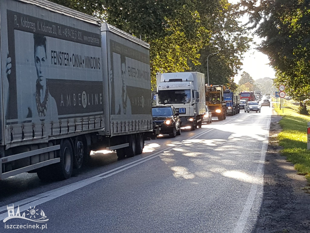 Uwaga! Ślizgawka na ulicach! Rozlana ropa.