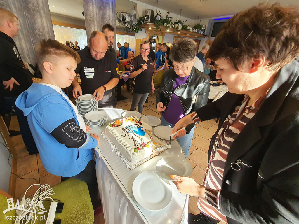 Rozmigany Szczecinek 2022. Migali i grali z darta.