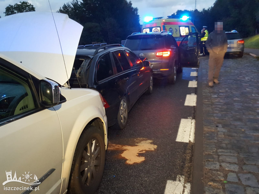 Efekt domina na DK-11. Trzy samochody rozbite
