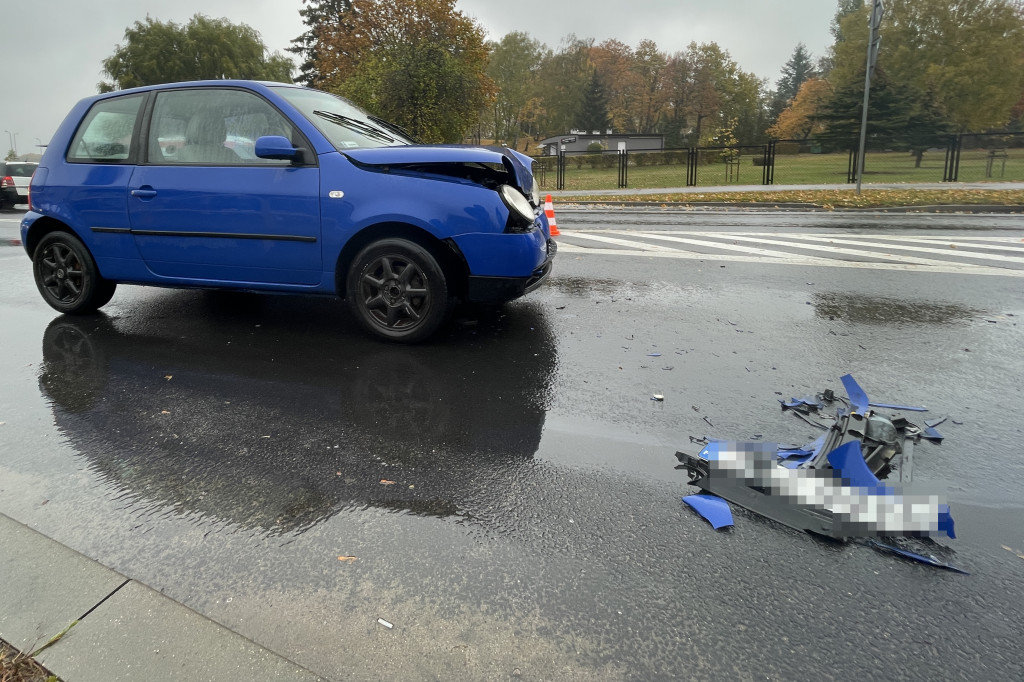 Zderzenie dwóch samochodów na Cieślaka. Utrudnienia w ruchu