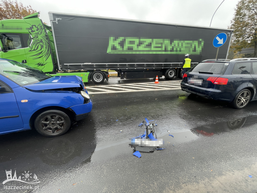 Zderzenie dwóch samochodów na Cieślaka. Utrudnienia w ruchu