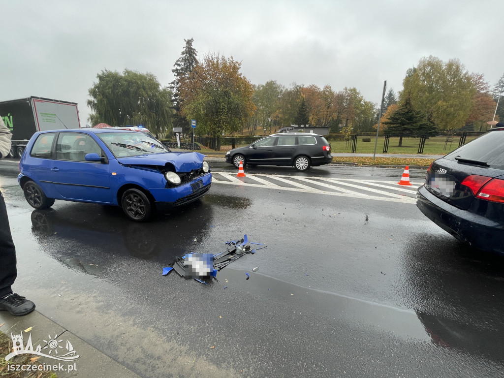 Zderzenie dwóch samochodów na Cieślaka. Utrudnienia w ruchu