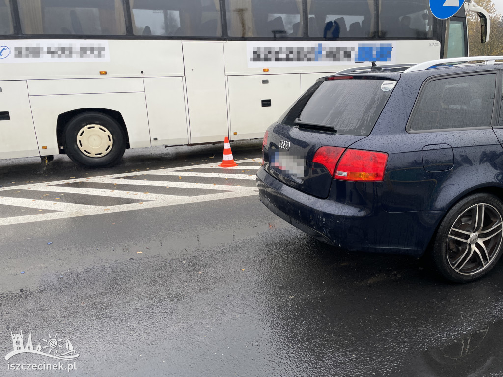Zderzenie dwóch samochodów na Cieślaka. Utrudnienia w ruchu
