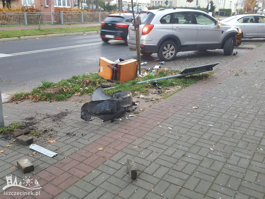 Poranna stłuczka na Kościuszki. Rozbite auta i infrastruktura drogowa
