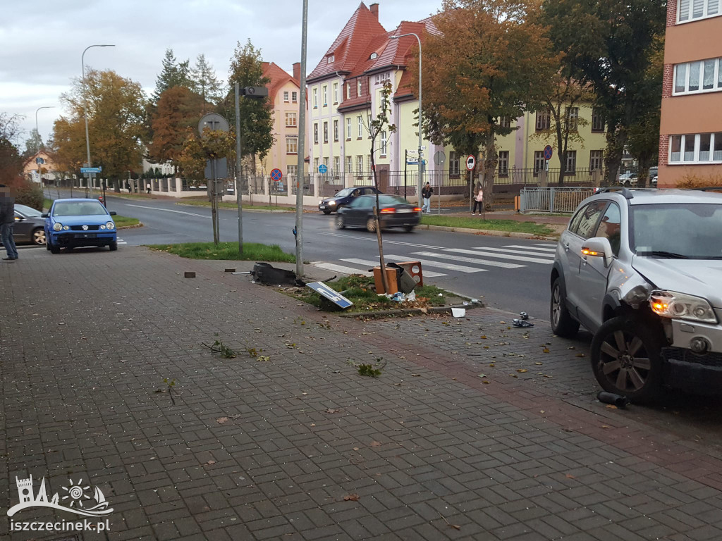 Poranna stłuczka na Kościuszki. Rozbite auta i infrastruktura drogowa