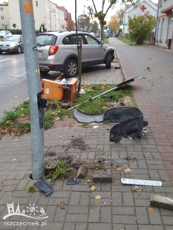 Poranna stłuczka na Kościuszki. Rozbite auta i infrastruktura drogowa