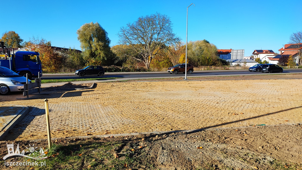 Nowy parking przy cmentarzu gotowy na 1 listopada? Jest na to duża szansa