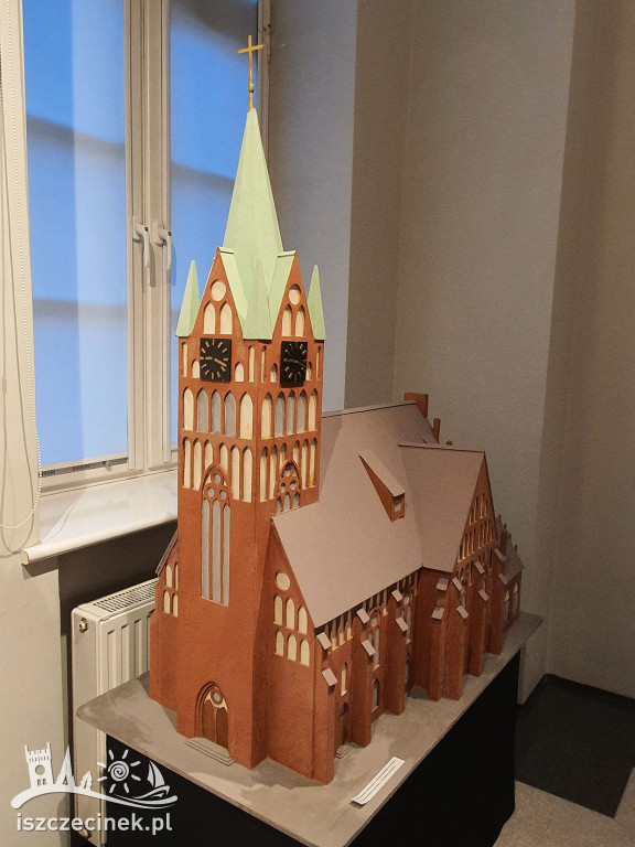 Stulecie urodzin ks. Jana Lisa uczczone. Nowa wystawa w Muzeum Regionalnym.
