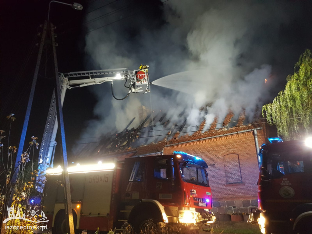 Nad ranem spłonął budynek mieszkalny. Dwie rodziny straciły dach nad głową