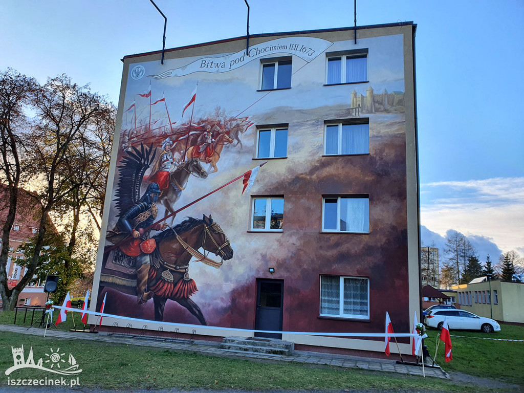 Mural patriotyczny ubarwił białoborską „Siódemkę”