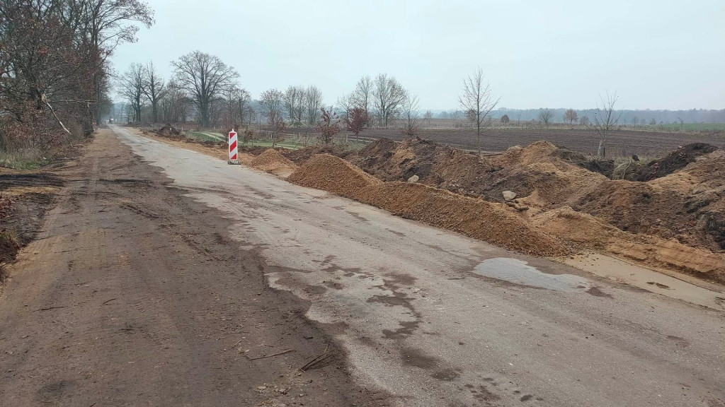 Trwa przebudowa odcinka drogi Juchowo – Radacz. Kiedy koniec prac?